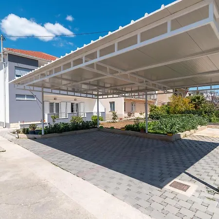 Roko アパート トロギール