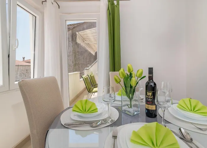 Roko アパート トロギール