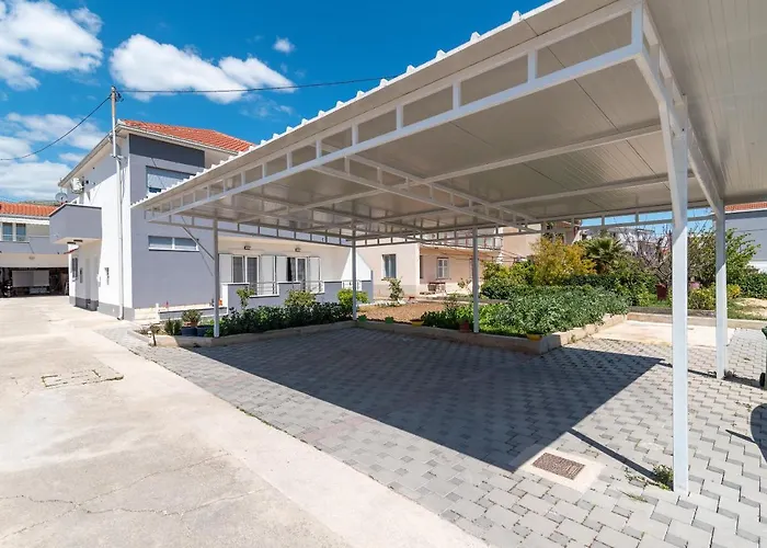 Roko アパート トロギール